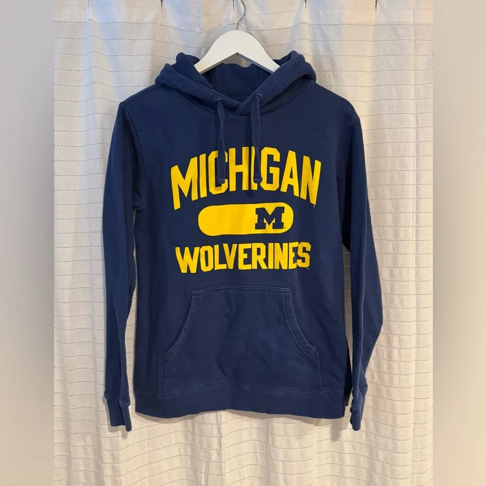 Michigan Wolverines University of Michigan Fanatics Blue Hoodie Size Small - Picture 1 of 4